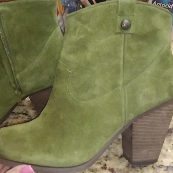 Vince Camuto green booties - Picture 3 of 9